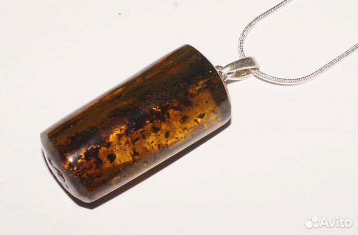 Кулон с натуральным янтарём
