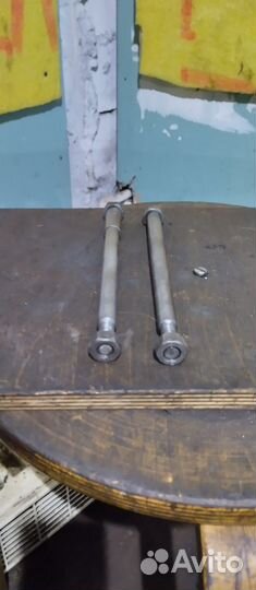 Оси колес мопеда Верховина