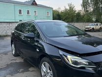 Opel Astra 1.6 MT, 2018, битый, 210 000 км, с пробегом, цена 585 000 руб.