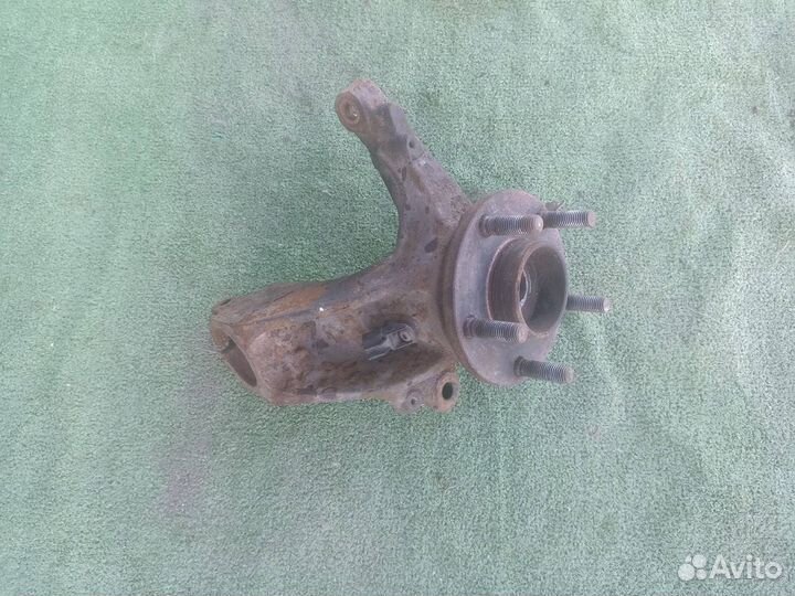 Поворотный кулак передний левый Ford C Max 1.8