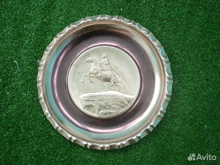 Тарелка декоративная, в наличии 2 штуки