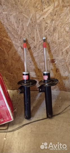 Амортизатор передний Jetta V / Golf V / Octavia a5