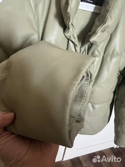 Зимний короткий пуховик stradivarius