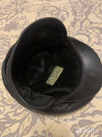 Кожаная зимняя кепка