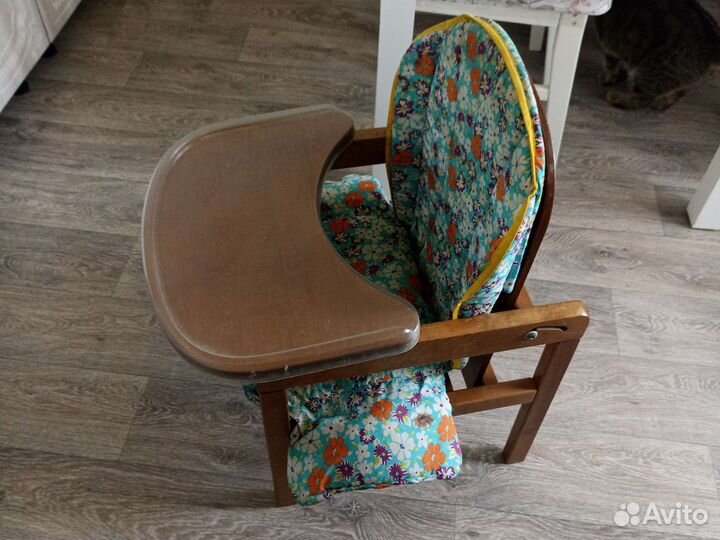 Стульчик и стол для кормления