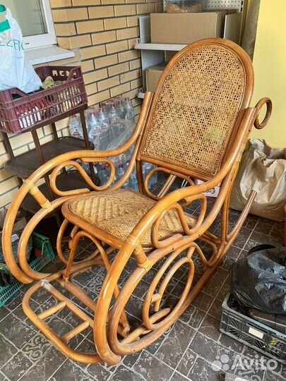 Кресло качалка из ротанга