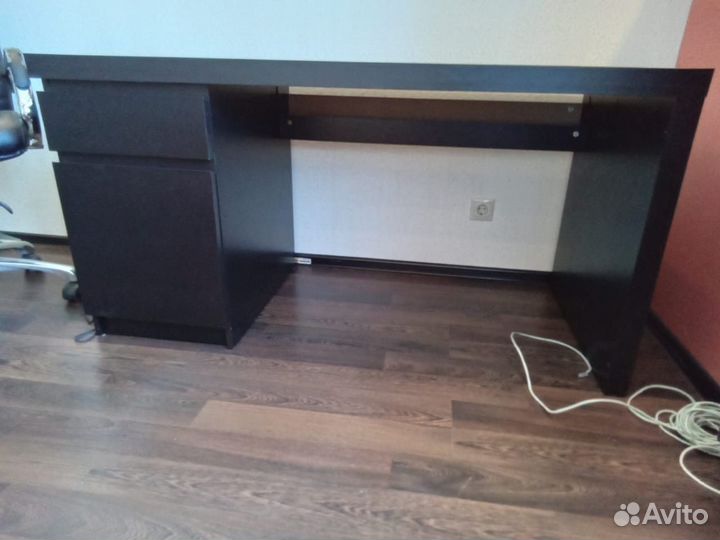 Письменный стол IKEA