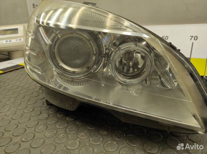 Фара правая Mercedes-Benz C-Class