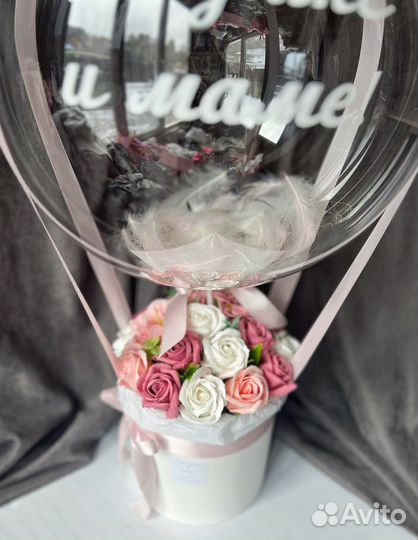 Подарок шар с букетом мыльные розы