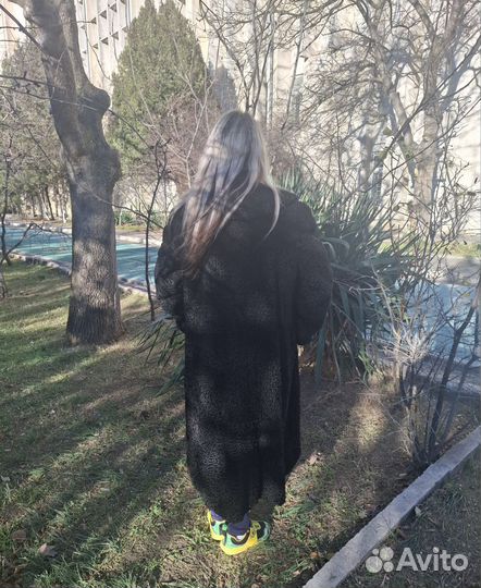 Шуба каракулевая