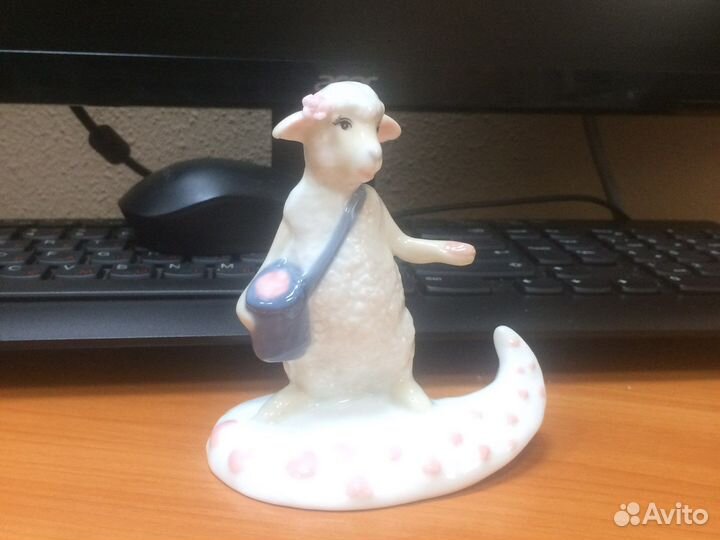 Статуэтка лебедь