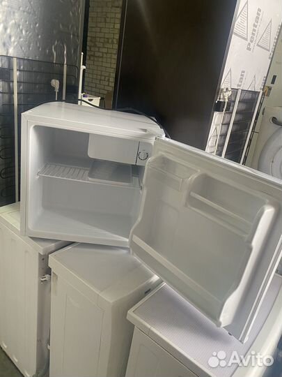 Холодильник Dexp 50/50 Маленький Есть морозилка