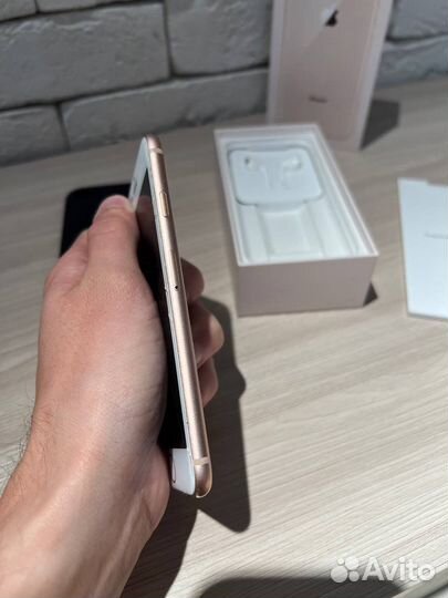 Телефон iPhone 8 64 gb