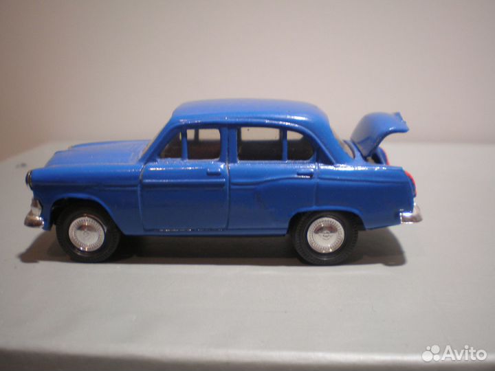 Коллекционные машинки 1 43