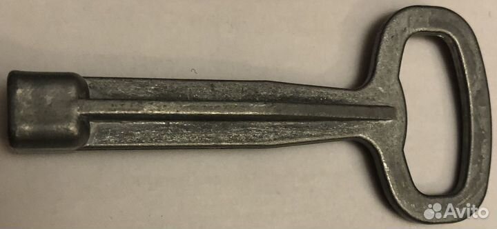 Ключ вещевого ящика маз (профиль под квадрат 8х8)