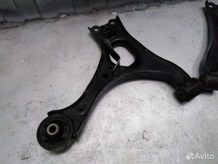 Передний рычаг Honda Civic 4D 8 2006-2012