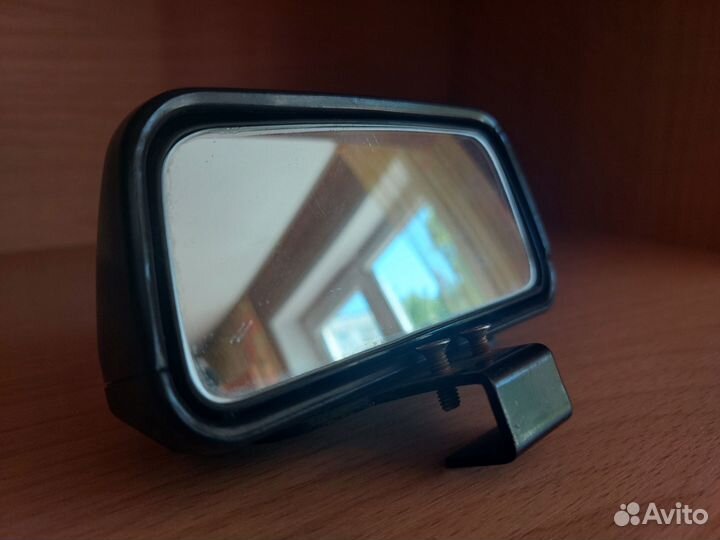 Дополнительное зеркало