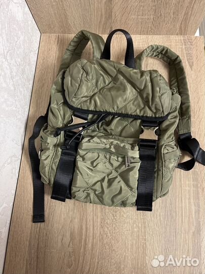 Рюкзак среднего размера, вместительный