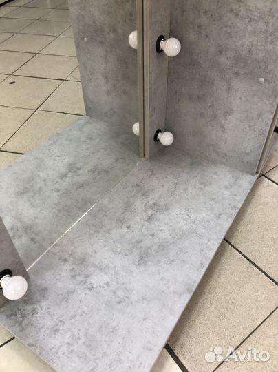 Зеркало в полный рост с пеналом