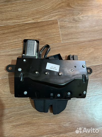 Bentley Continental -Замок крышки багажника