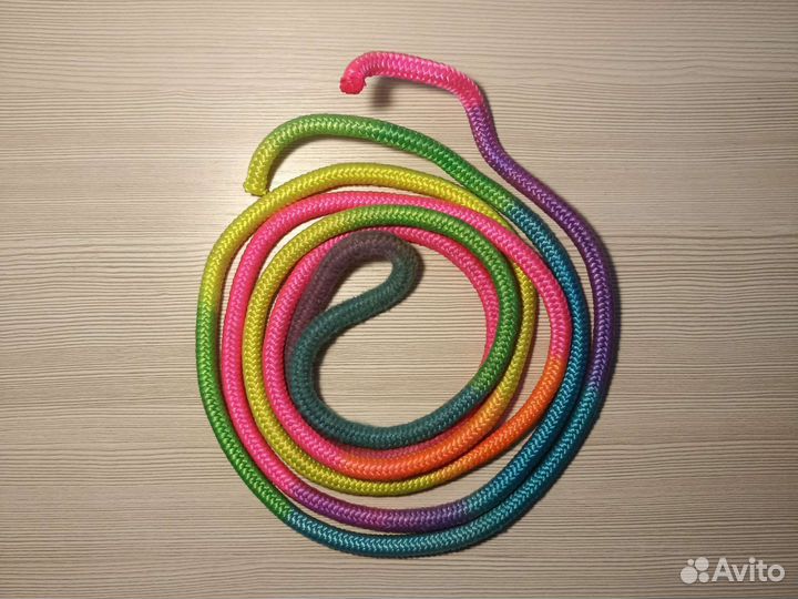 Гимнастическая скакалка