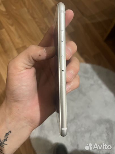 Телефон iPhone 8 64 gb