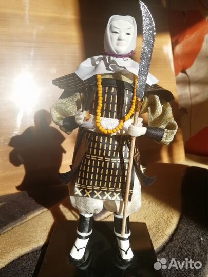 Сувениры из разных стран -кукла япония