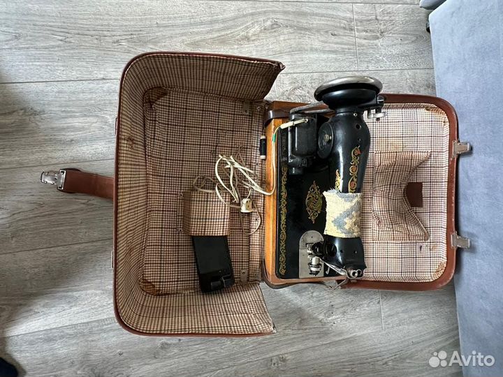 Швейная машинка электрическая подольская