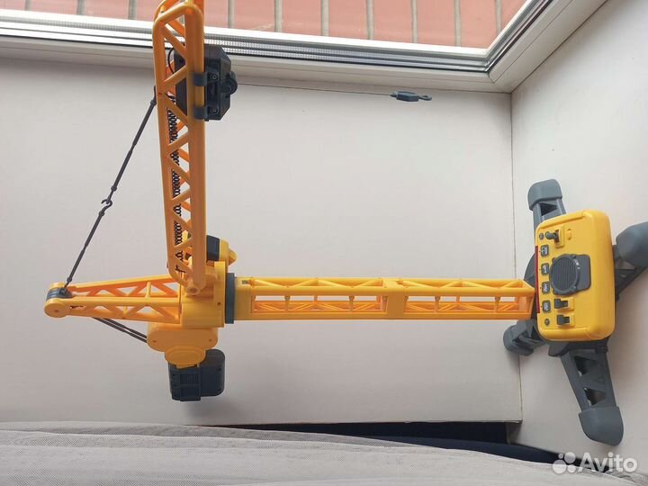 Кран на пульте управления