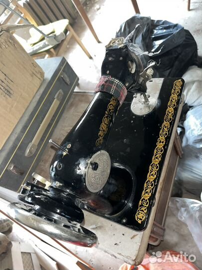 Машинка швейная ручная