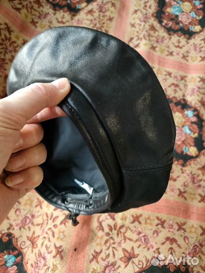 Беретка женская кожаная 54-56 размер новая