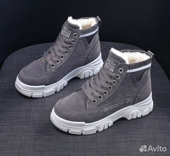 Кроссовки,39 размер(на 38 размер)