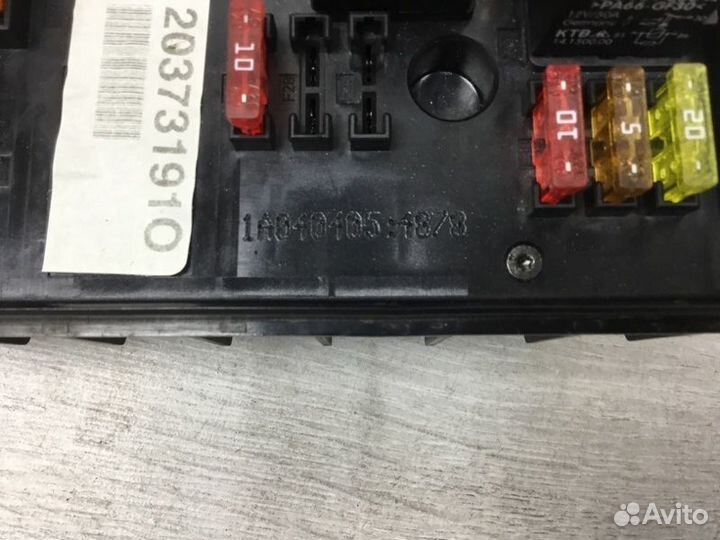 Блок предохранителей Volkswagen Golf хэтчбек BGU