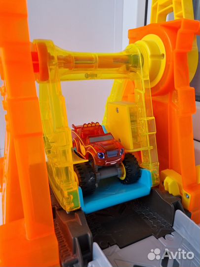 Вспыш и чудо машинки Гиперпетля