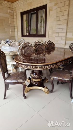Стол со стульями