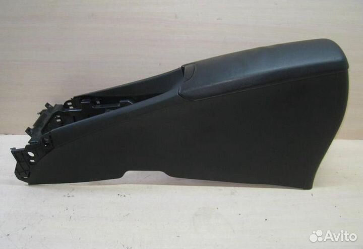 Консоль центральная с подлокотником Toyota Avensi