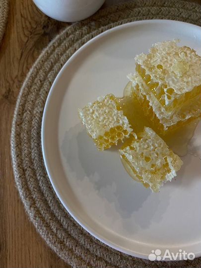 Мeд в сотах