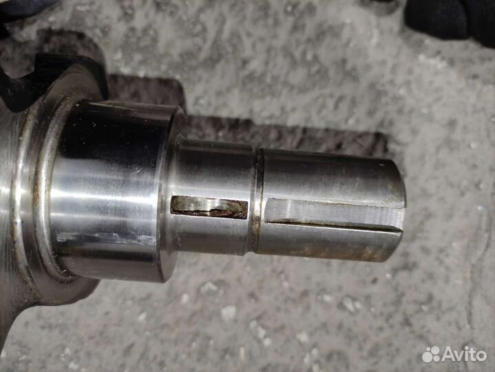 Вал коленчатый 