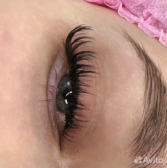 Наращивание ресниц, окрашивание бровей