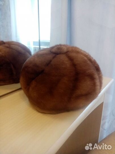 Женские меховые шапки