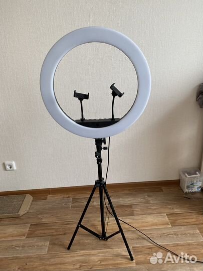 Кольцевая лампа со штативом