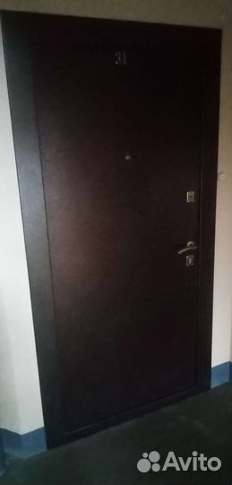 Дверь входная металлическая б/у