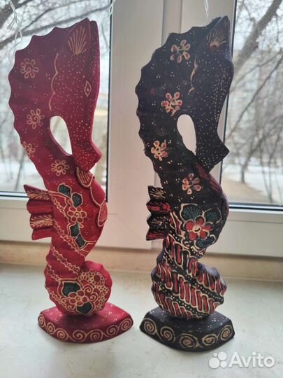 Деревянные статуэтки морские коньки