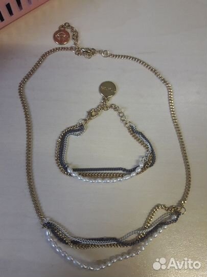 Колье, кулоны, браслеты