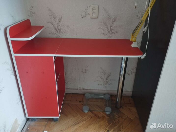 Маникюрный стол складной