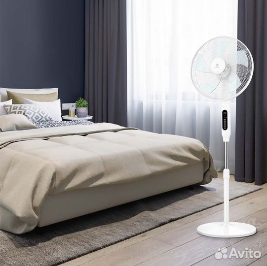 Вентилятор Electrolux EFF 1020i с пультом