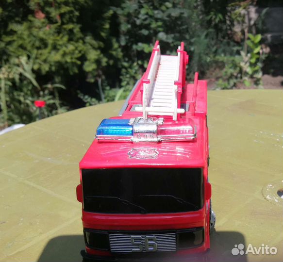 Машина пожарная на батарейках