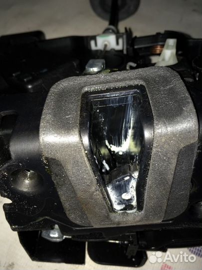 Замок двери задний правый Land Rover Range Rover