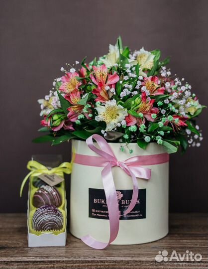 Альстромерии в короьке размер М