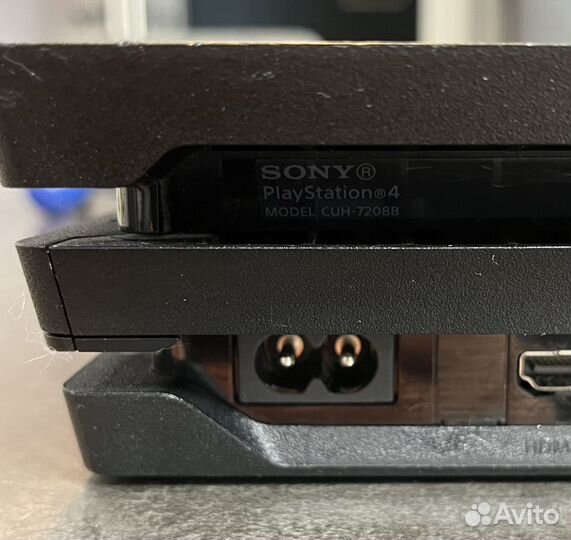 Sony playstation 4 pro 1tb CUH - 7208B